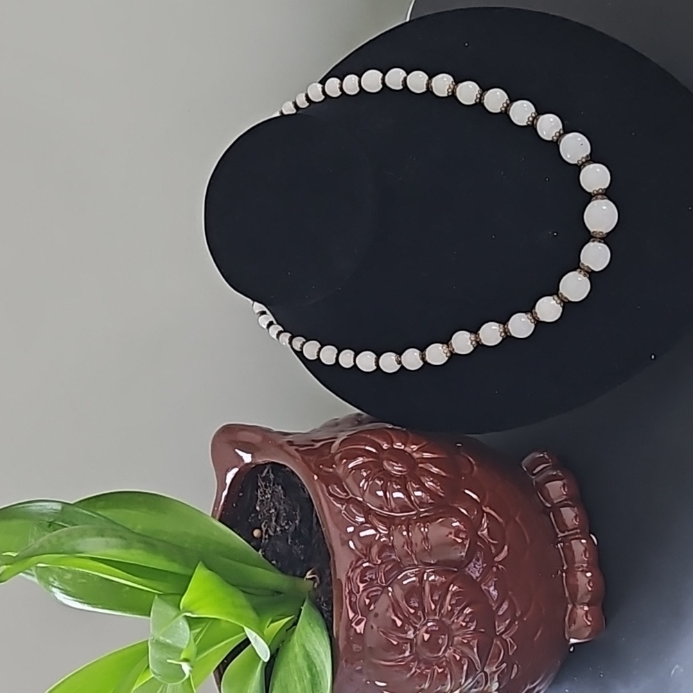 White graduated vintage bead necklace